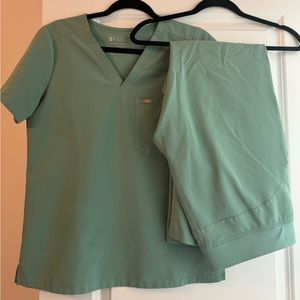 Figs Jade Top/Bottom Set